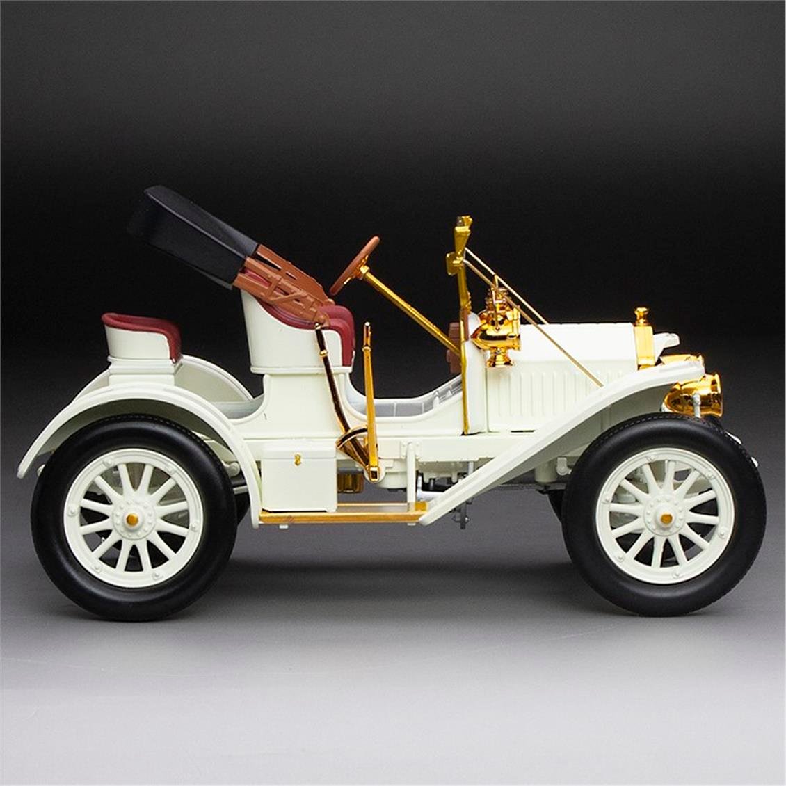 Sunstar 5726 1/18 Ölçek, 1908 Buick Model 10, Beyaz, Sergilemeye Hazır Metal Araba Modeli