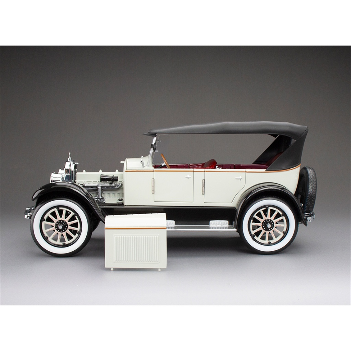 Sunstar 5742 1/18 Ölçek, 1925 Buick Model 25, Açık Gri, Sergilemeye Hazır Metal Araba Modeli