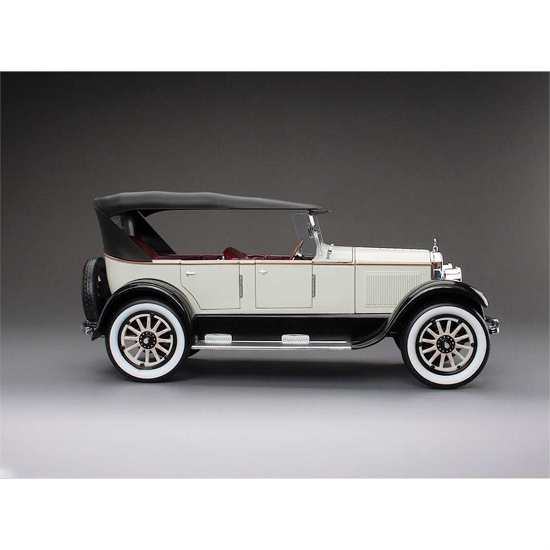 Sunstar 5742 1/18 Ölçek, 1925 Buick Model 25, Açık Gri, Sergilemeye Hazır Metal Araba Modeli
