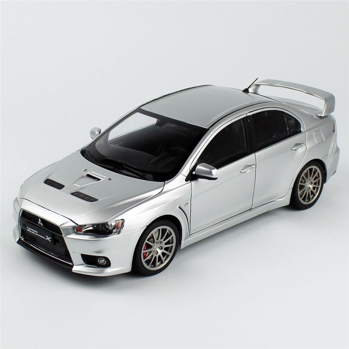 Sunstar 5821 1/18 Ölçek, Mitsubishi Lancer Evolution X, Gümüş Metalik, Sergilemeye Hazır Metal Araba Modeli