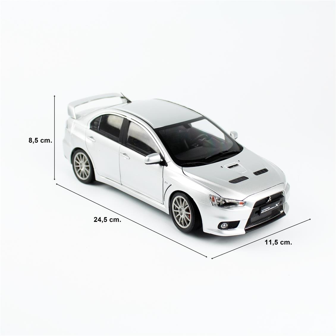 Sunstar 5821 1/18 Ölçek, Mitsubishi Lancer Evolution X, Gümüş Metalik, Sergilemeye Hazır Metal Araba Modeli
