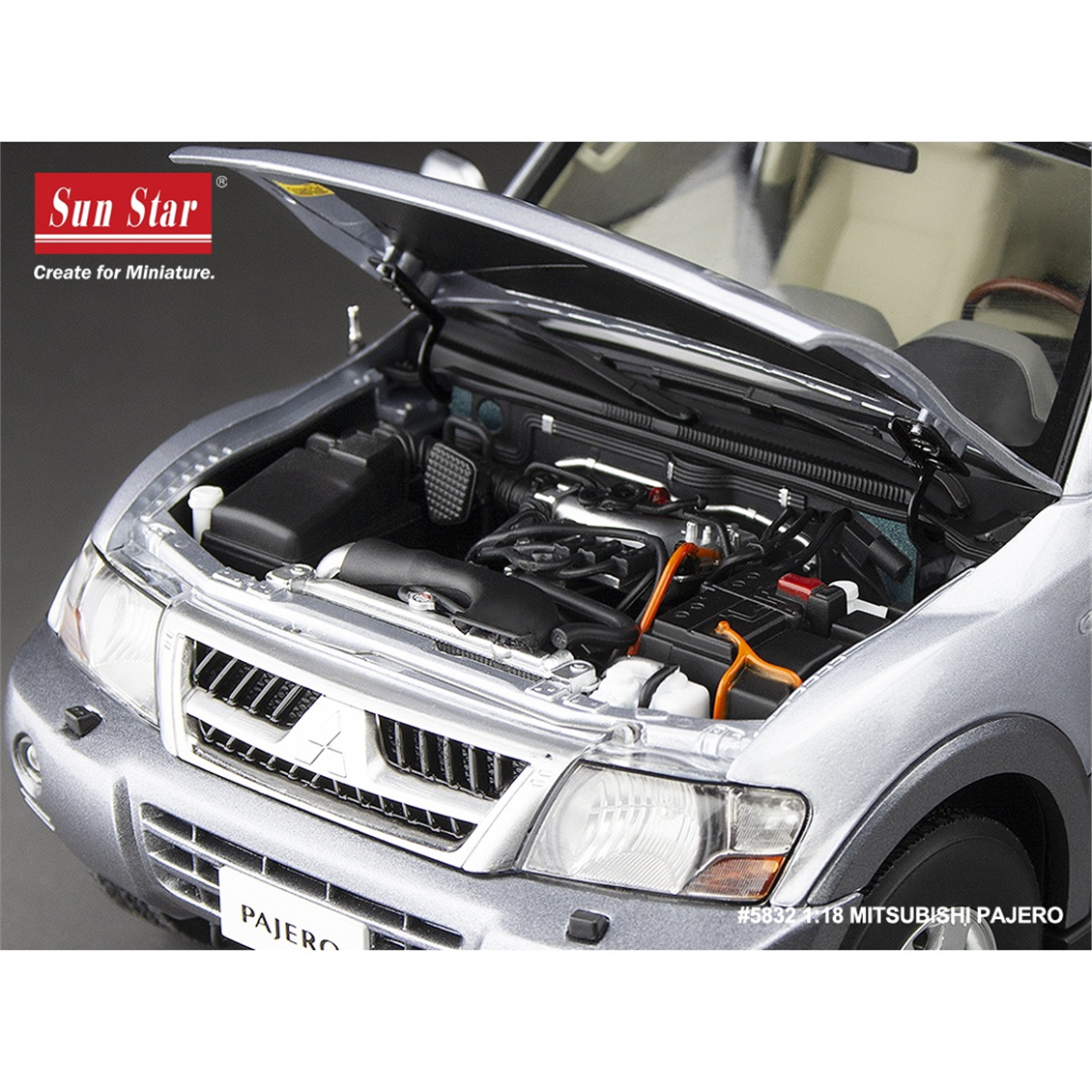 Sunstar 5832 1/18 Ölçek, Mitsubishi Pajero V73, Buz Gümüşü, Sergilemeye Hazır Metal Cip Modeli