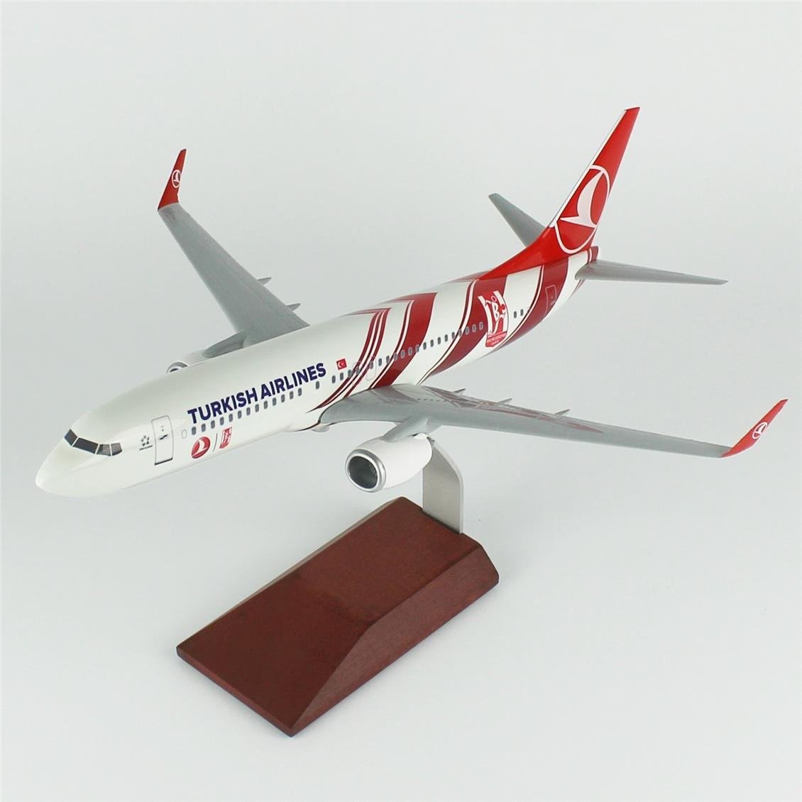 THY019 1/100 Ölçek, THY Balıkesir Spor Logolu B737-800 Yolcu Uçağı, Sergilemeye Hazır Ahşap Standlı Model