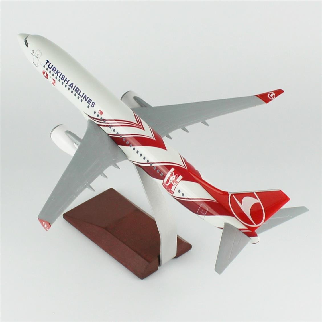 THY019 1/100 Ölçek, THY Balıkesir Spor Logolu B737-800 Yolcu Uçağı, Sergilemeye Hazır Ahşap Standlı Model