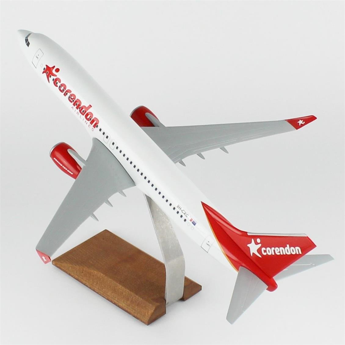 THY025 1/100 Ölçek, Corendon Airlines B737-800 Yolcu Uçağı, Sergilemeye Hazır Ahşap Standlı Model