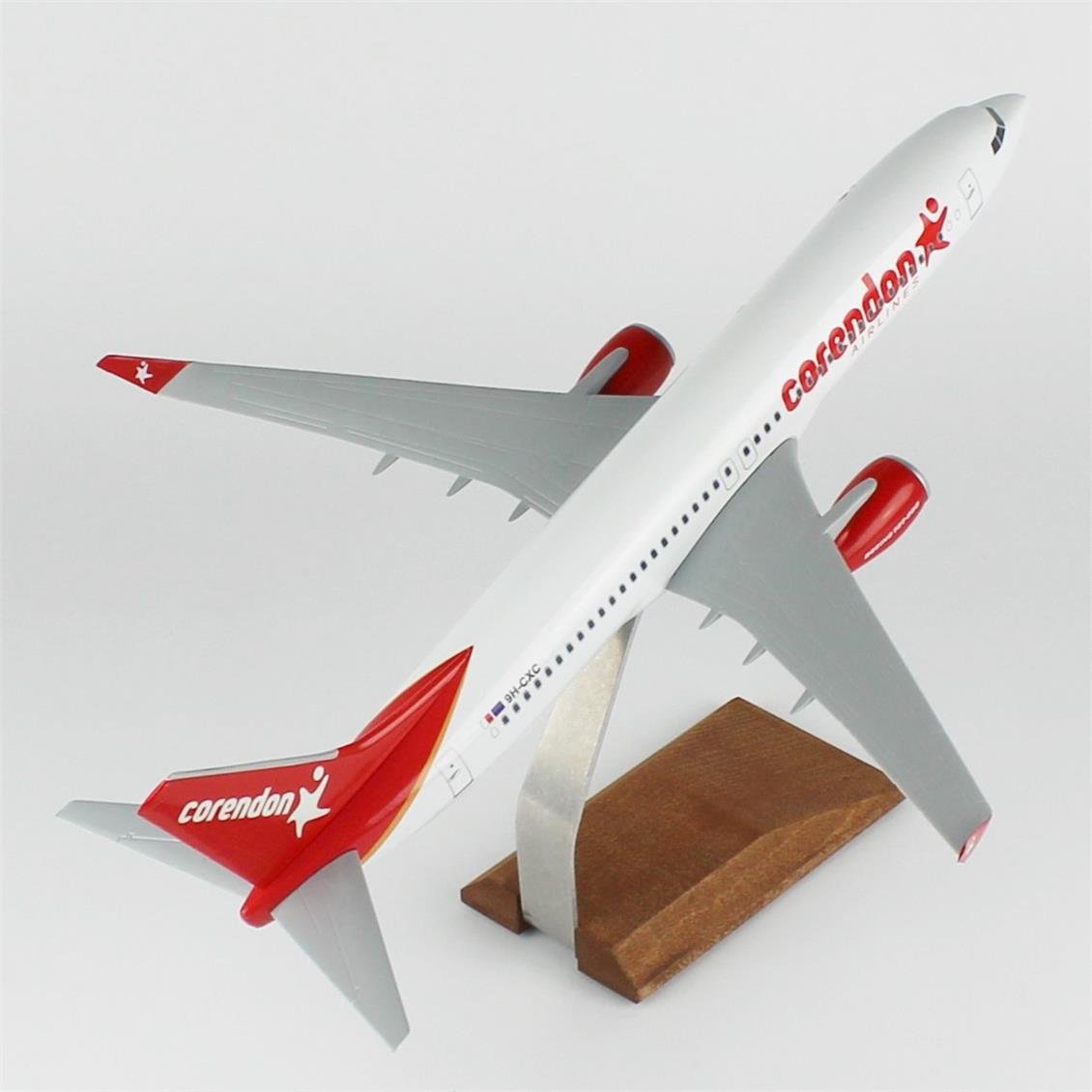 THY025 1/100 Ölçek, Corendon Airlines B737-800 Yolcu Uçağı, Sergilemeye Hazır Ahşap Standlı Model