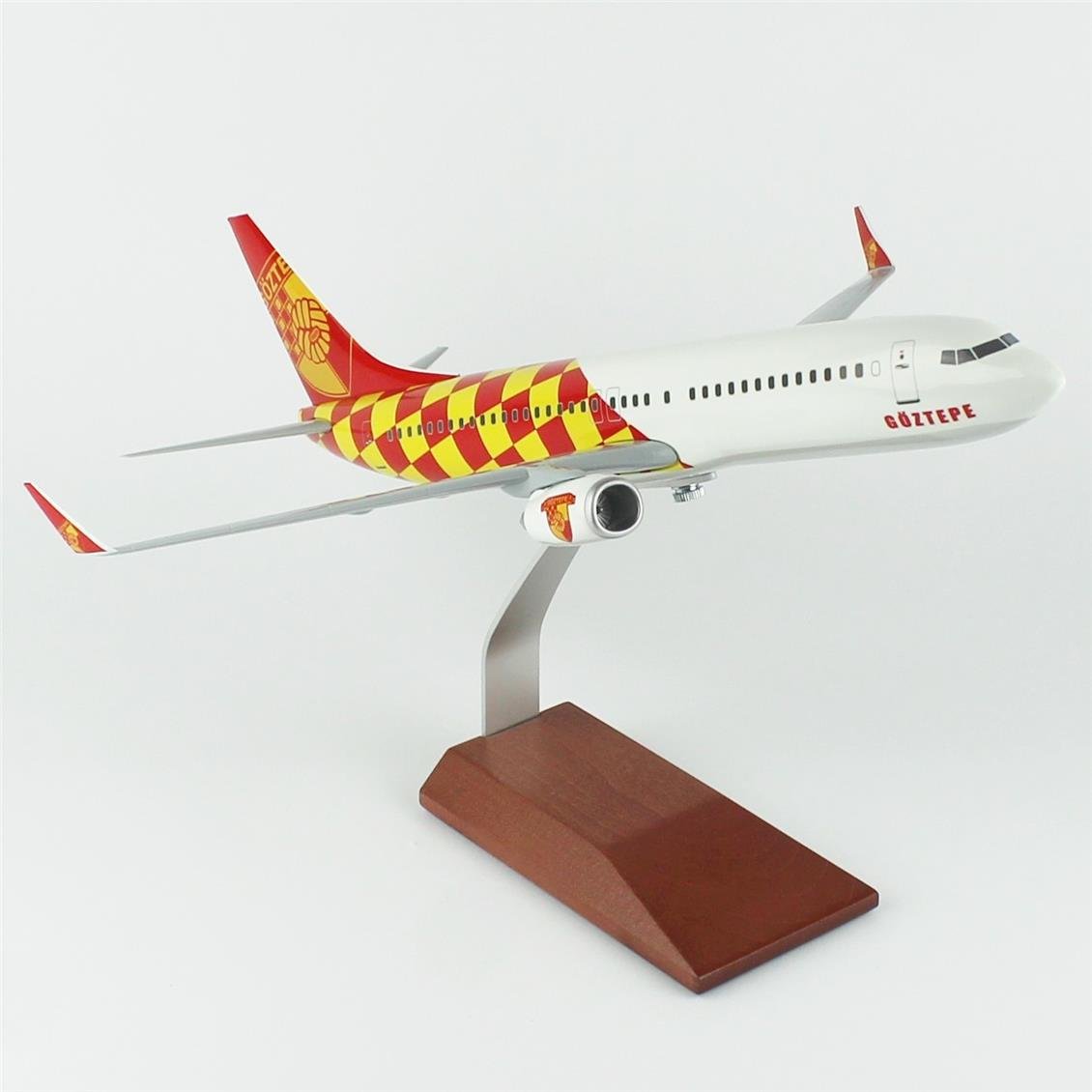 THY035 1/100 Ölçek, THY Göztepe Spor Logolu B737-800 Yolcu Uçağı, Sergilemeye Hazır Ahşap Standlı Model