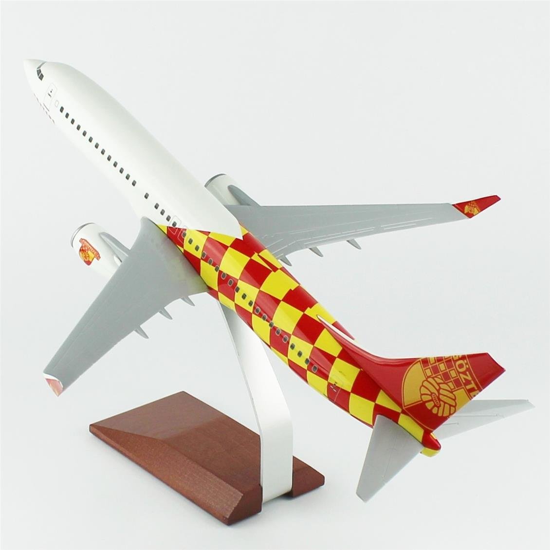 THY035 1/100 Ölçek, THY Göztepe Spor Logolu B737-800 Yolcu Uçağı, Sergilemeye Hazır Ahşap Standlı Model