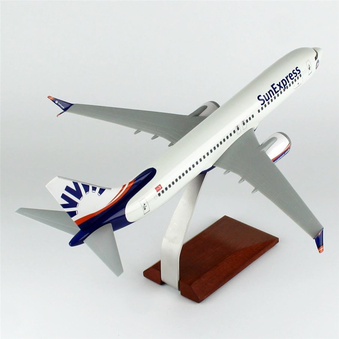 THY044 1/100 Ölçek, Sun Express B737-800 Yolcu Uçağı, Sergilemeye Hazır Ahşap Standlı Model