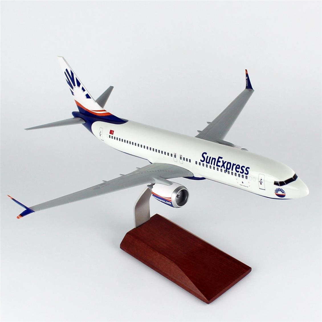 THY044 1/100 Ölçek, Sun Express B737-800 Yolcu Uçağı, Sergilemeye Hazır Ahşap Standlı Model