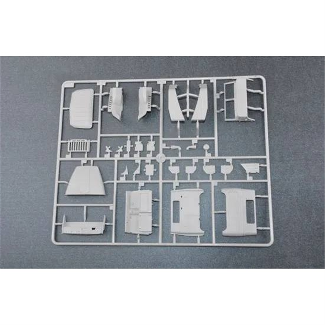 Trumpeter 01014 1/35 Ölçek, Russian BM-21 HAIL MRL, Çok Namlulu Roketatar Plastik Model Kiti