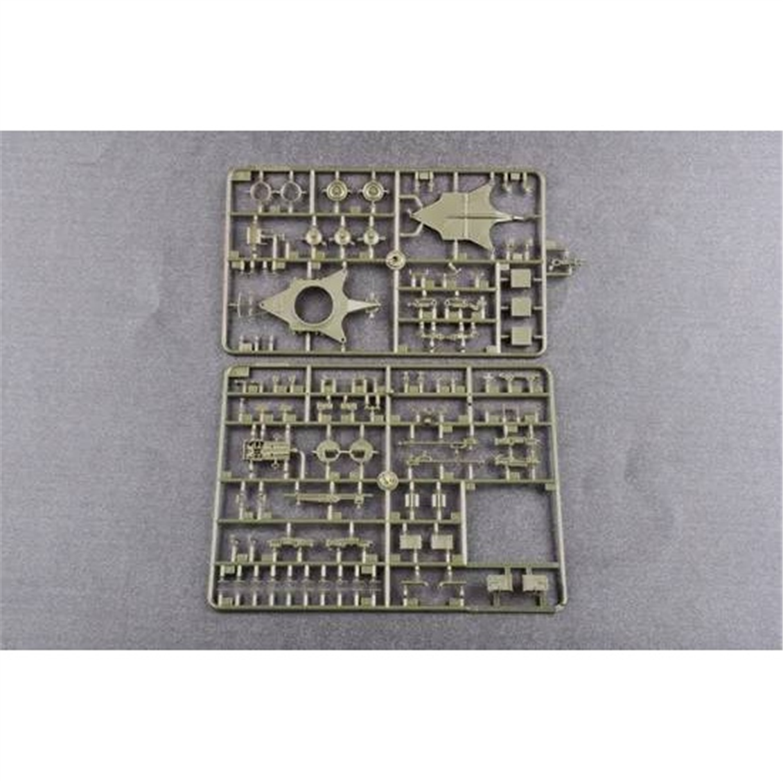 Trumpeter 01017 1/35 Ölçek, Russian GAZ-66 Hafif Askeri Kamyon ve