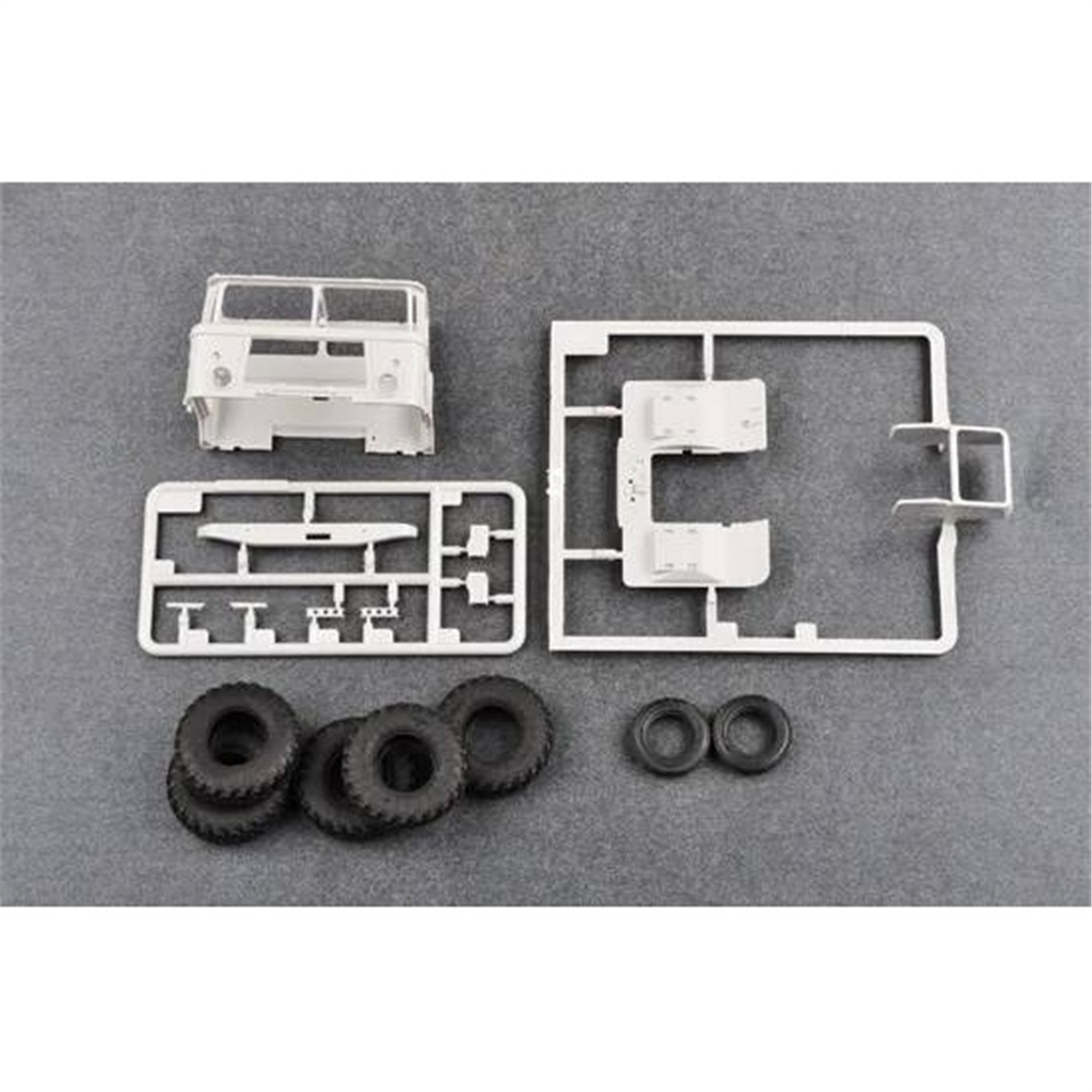 Trumpeter 01017 1/35 Ölçek, Russian GAZ-66 Hafif Askeri Kamyon ve