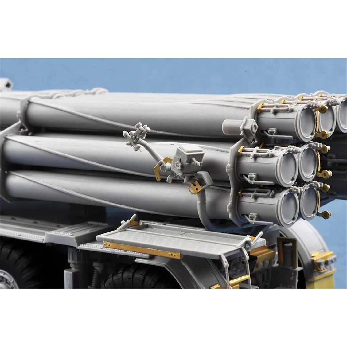 Trumpeter 01020 1/35 Ölçek, Russian 9A52-2 Smerch-M multiple rocket launcher of RSZO 9k58, Ağır Sınıf Çok Namlulu Roketatar  Pl