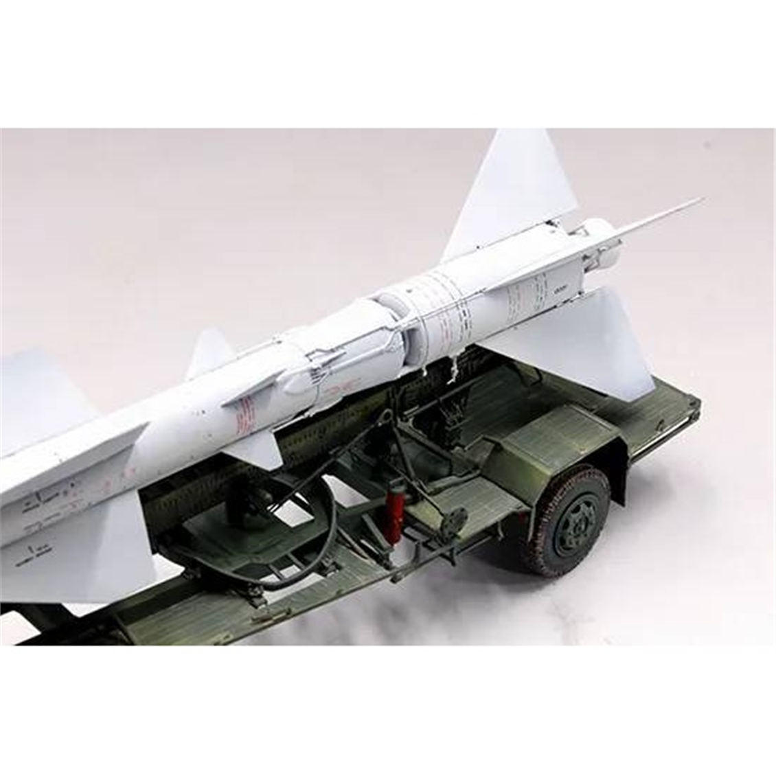 Trumpeter 01033 1/35 Ölçek, Russian Zil-131V towed PR-11 SA-2 Guideline, Çekici Kamyon+Römork+Füze Plastik Model Kiti