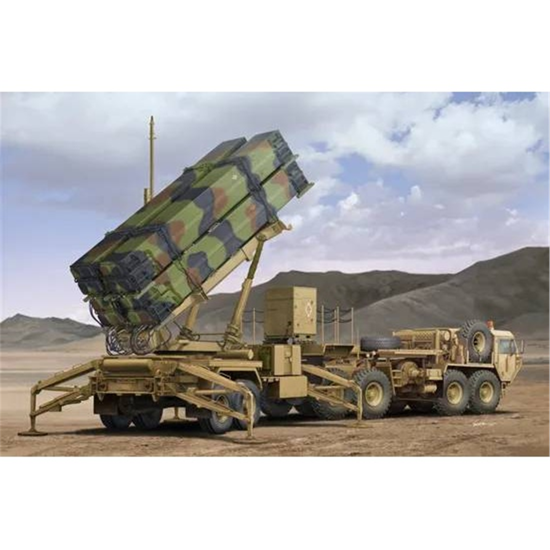 Trumpeter 01037 1/35 Ölçek, M983 HEMTT Çekici ve M901 Fırlatma Rampası ile  MIM-104F Patriot SAM Füze Sistemi, Plastik Model Ki