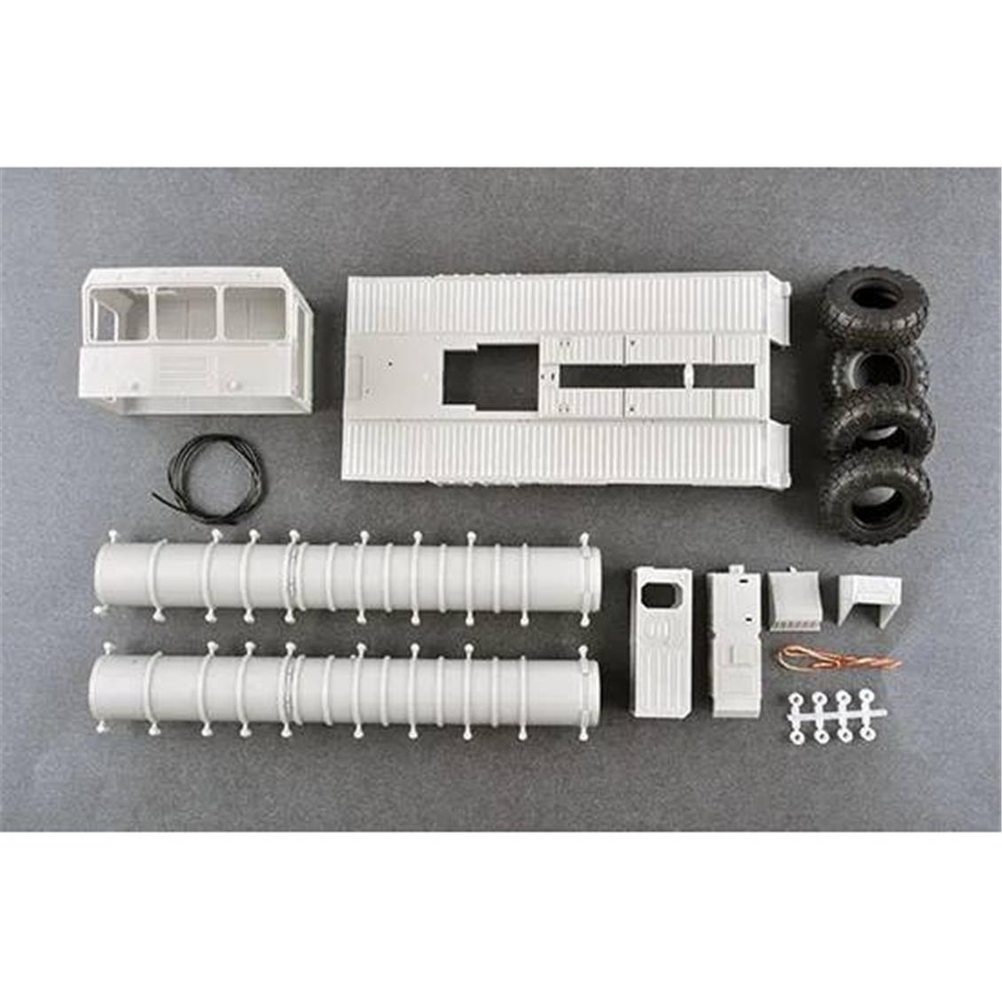 Trumpeter 01057 1/35Ölçek, 40N6 of 51P6A TEL, S-400 Füze Sistemi, Plastik Model Kiti