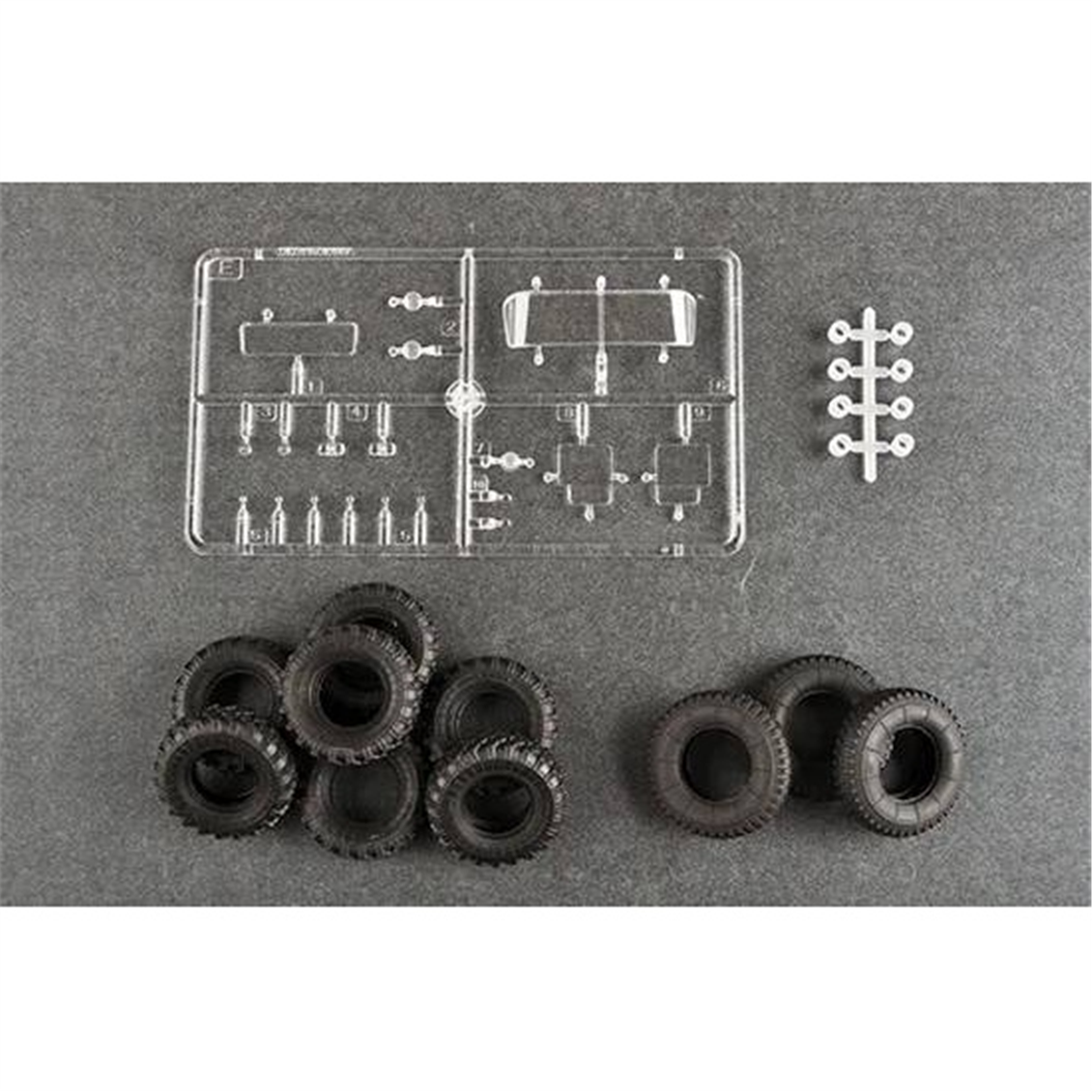 Trumpeter 01081 1/35 Ölçek, Soviet ZiL-131V Çekici ve 2T3M1 Treyler ile 8K14 Füzesi, Plastik Model Kiti