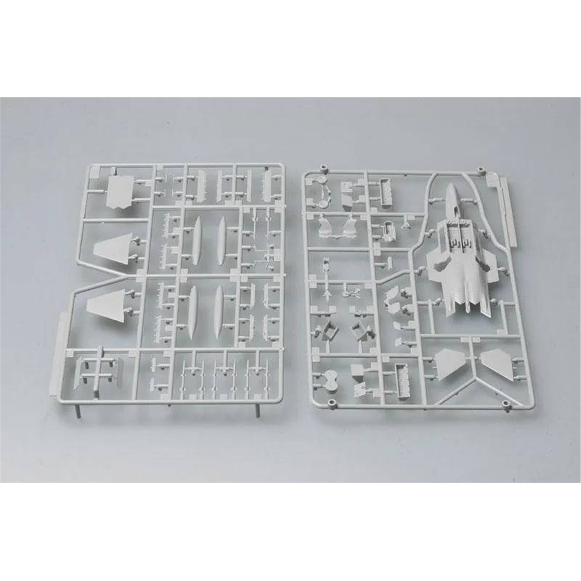 Trumpeter 01317 1/144 Ölçek, F-22A Raptor, Savaş Uçağı Plastik Model Kiti