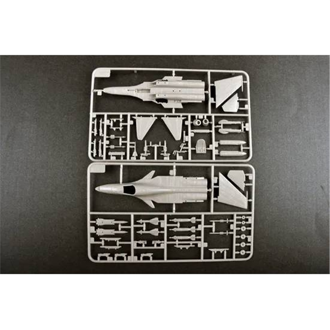 Trumpeter 01329 1/144 Ölçek, SU-34 Strike Flanker, Savaş Uçağı Plastik Model Kiti