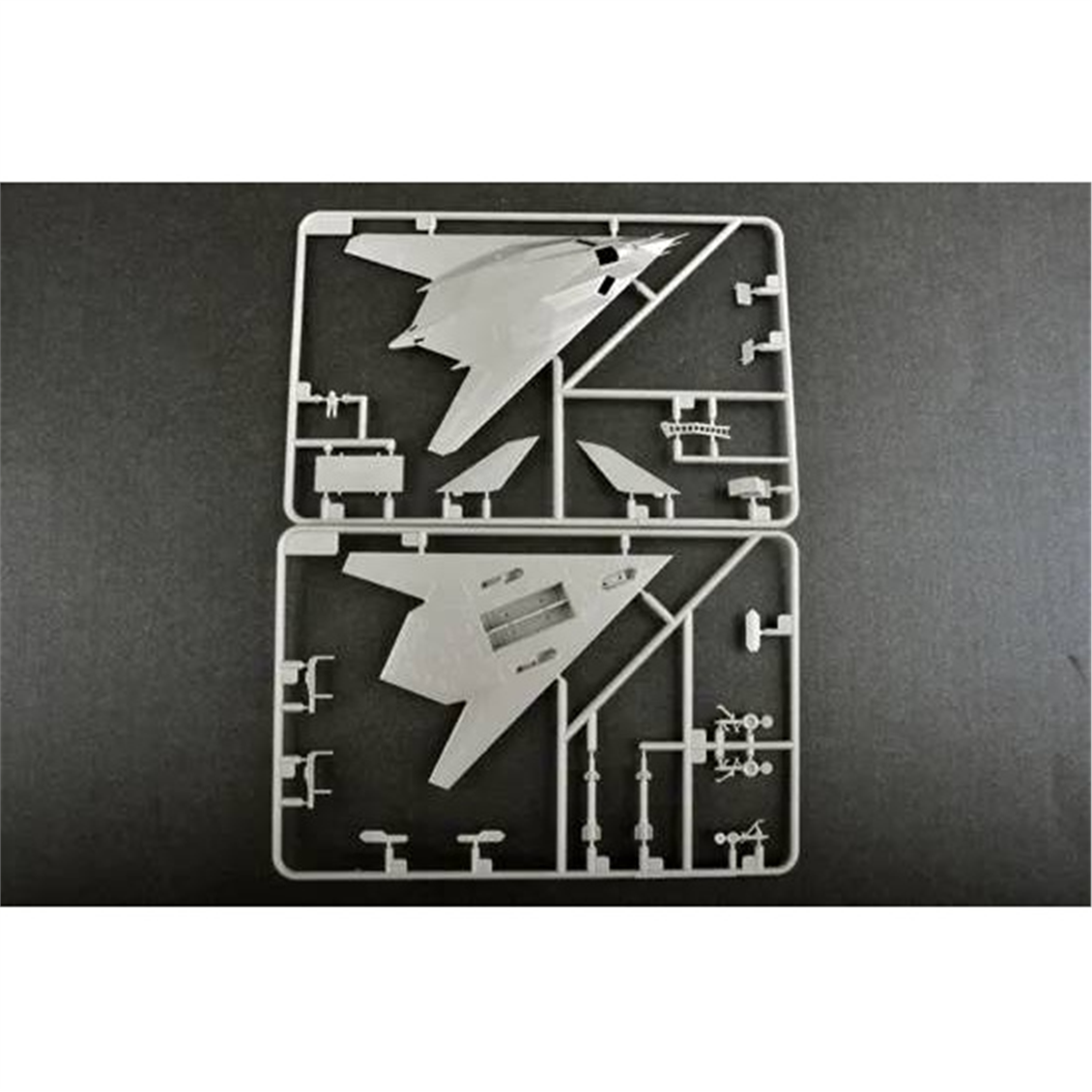 Trumpeter 01330 1/144 Ölçek, F-117Nigh Hawk, Savaş Uçağı Plastik Model Kiti