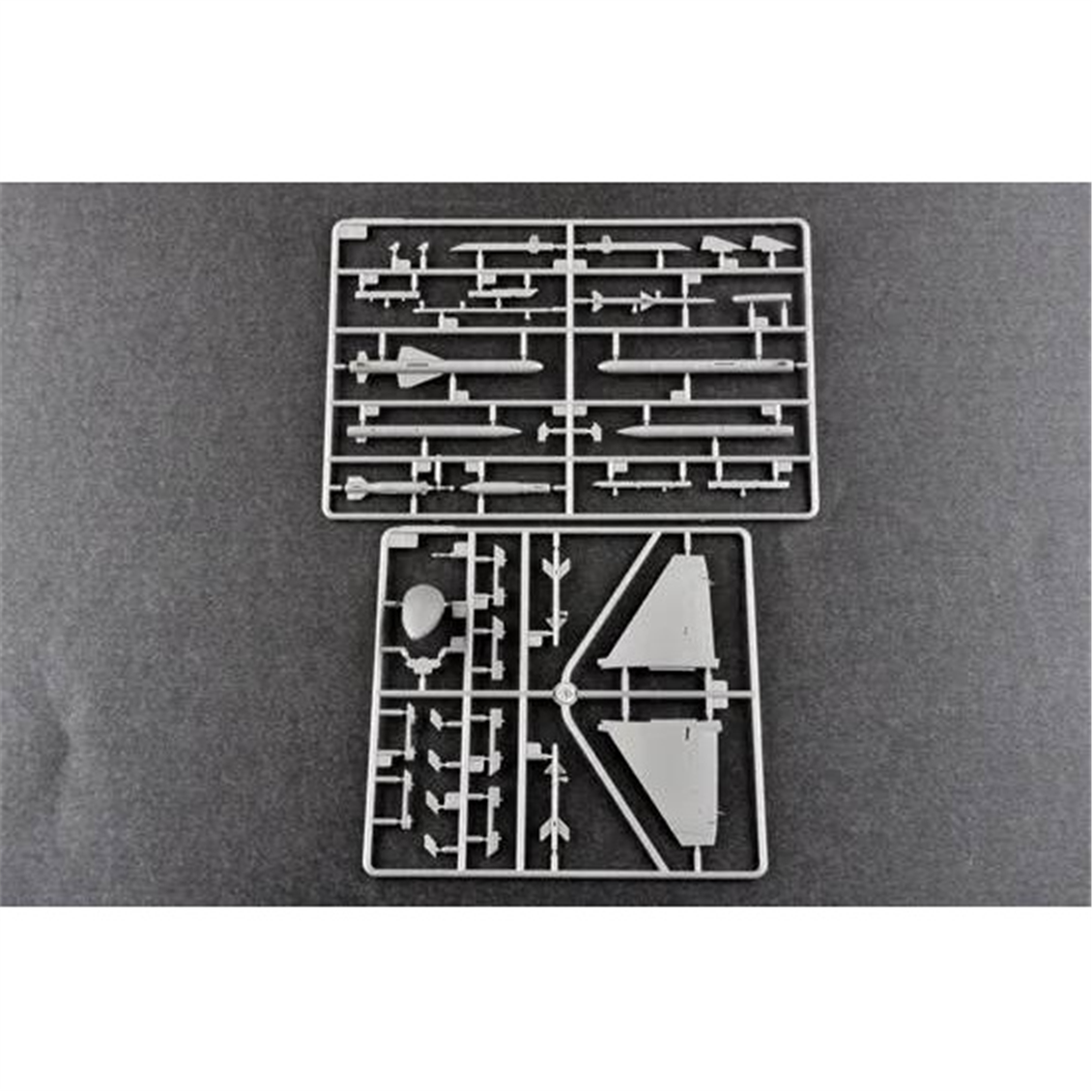 Trumpeter 01668 1/72 Ölçek, Chinese J-15, Savaş Uçağı Plastik Model Kiti