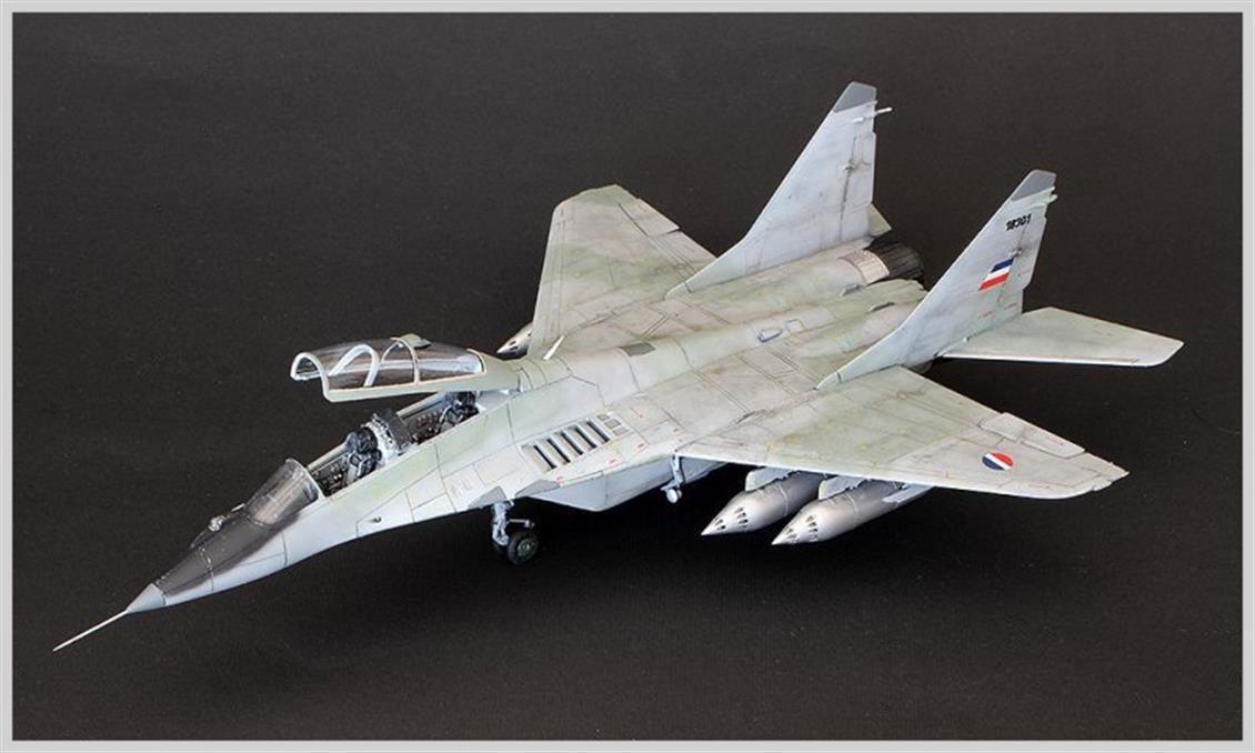 Trumpeter 01677 1/72 MIG-29 UB (Izdeliye 9.51) Fulcrum Savaş Uçağı Demonte Plastik Maketi