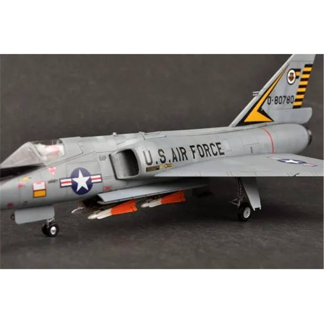 Trumpeter 01682 1/72 Ölçek, US F-106A Delta Dart, Savaş Uçağı Plastik Model Kiti