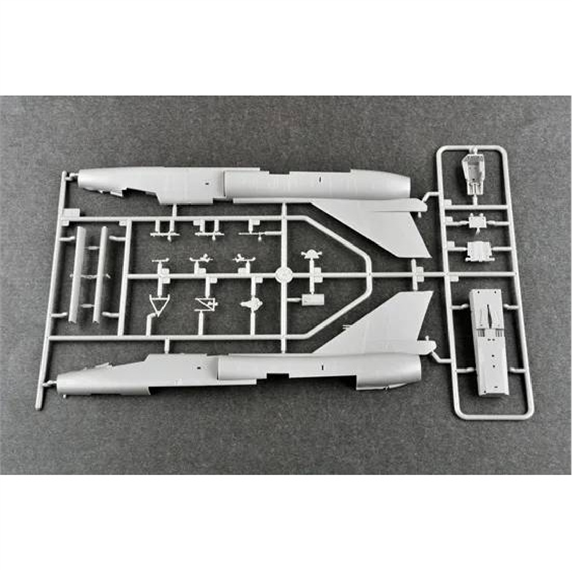 Trumpeter 01682 1/72 Ölçek, US F-106A Delta Dart, Savaş Uçağı Plastik Model Kiti