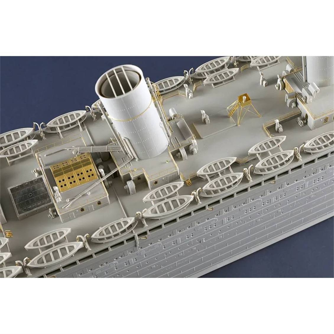 Trumpeter 03720 1/200 Ölçek, HMT Olympic, Yolcu Gemisi Plastik Model Kiti