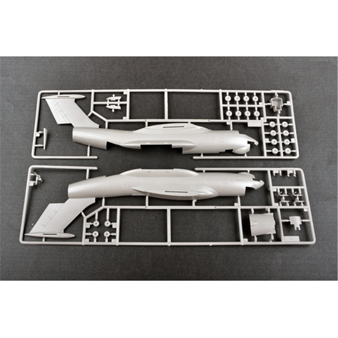 Trumpeter 03901 1/144 Ölçek, Ilyushin IL-76 Transport, Yakıt İkmal Uçağı Plastik Model Kiti
