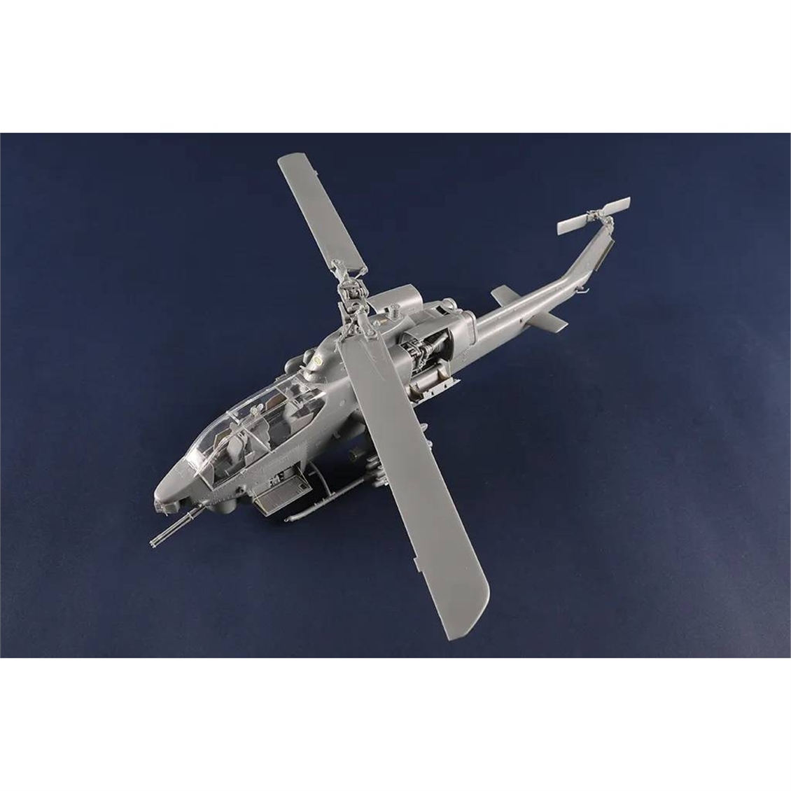 Trumpeter 05116 1/35 Ölçek, AH-1W Super Cobra, Askeri Helikopter Plastik Model Kiti
