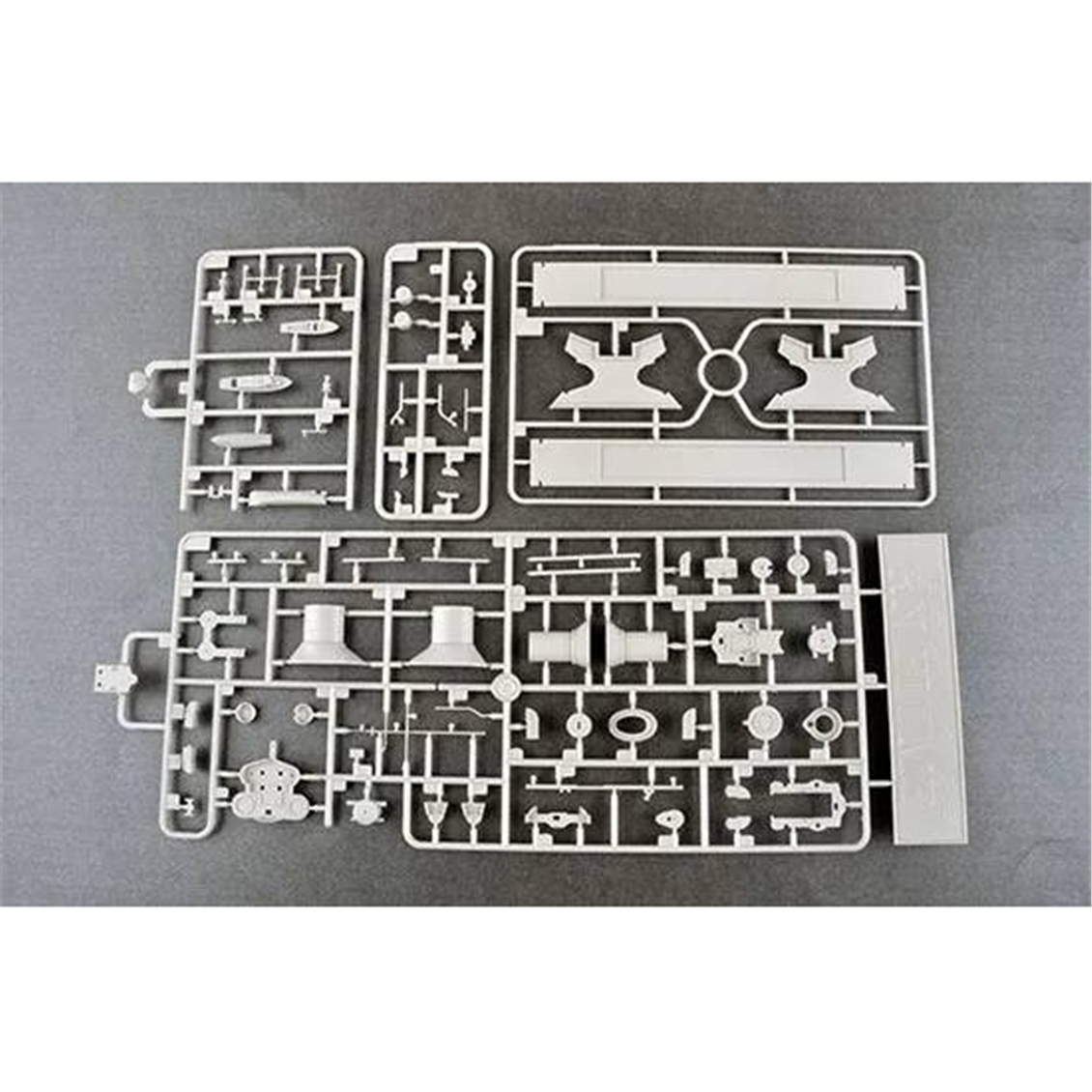 Trumpeter 05348 1/350 Ölçek, Italyan Fiume, Ağır Kruvazör Plastik Model Kiti