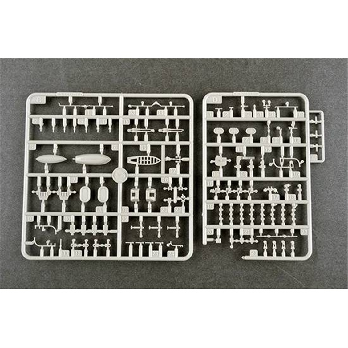 Trumpeter 05363 1/350 Ölçek, HMS Colombo, C Sınıfı Hafif Kruvazör Plastik Model Kiti