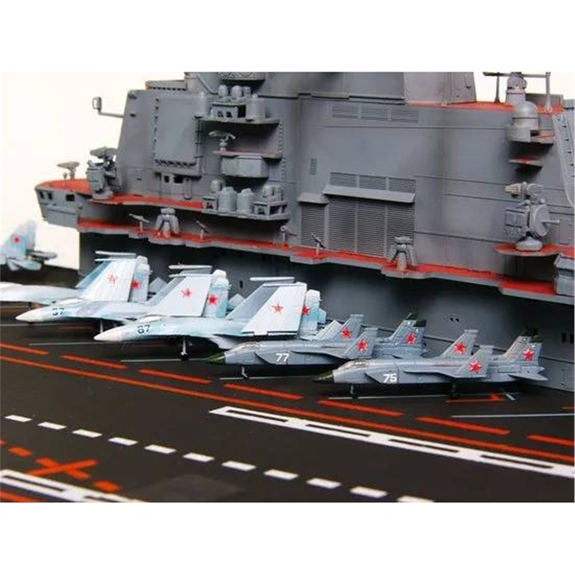 Trumpeter 05606 1/350 Ölçek, Admiral  Kuznetsov, Uçak Gemisi Plastik Model Kiti