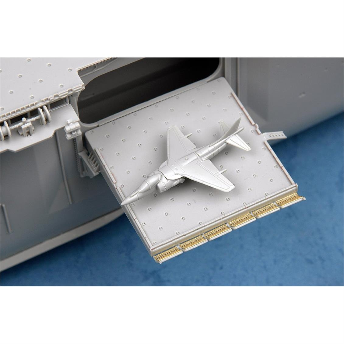 Trumpeter 05611 1/350 Ölçek Wasp LHD-1 Amfibik Saldırı Gemisi, Plastik Model Kiti