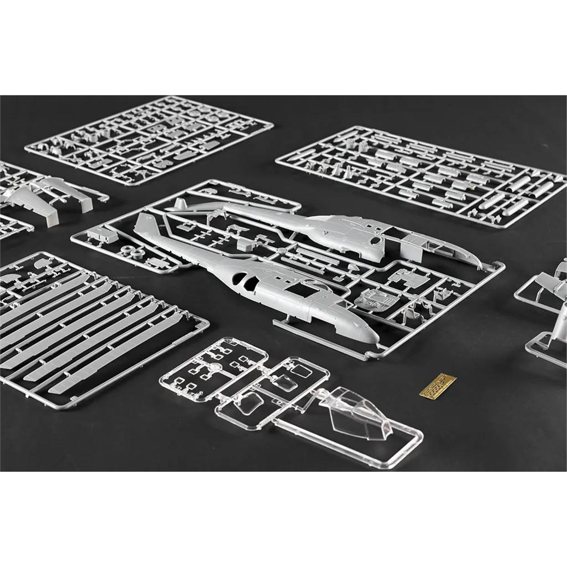 Trumpeter 05828 1/48 Ölçek, Mi-24A Hind-B, Askeri Helikopter Plastik Model Kiti