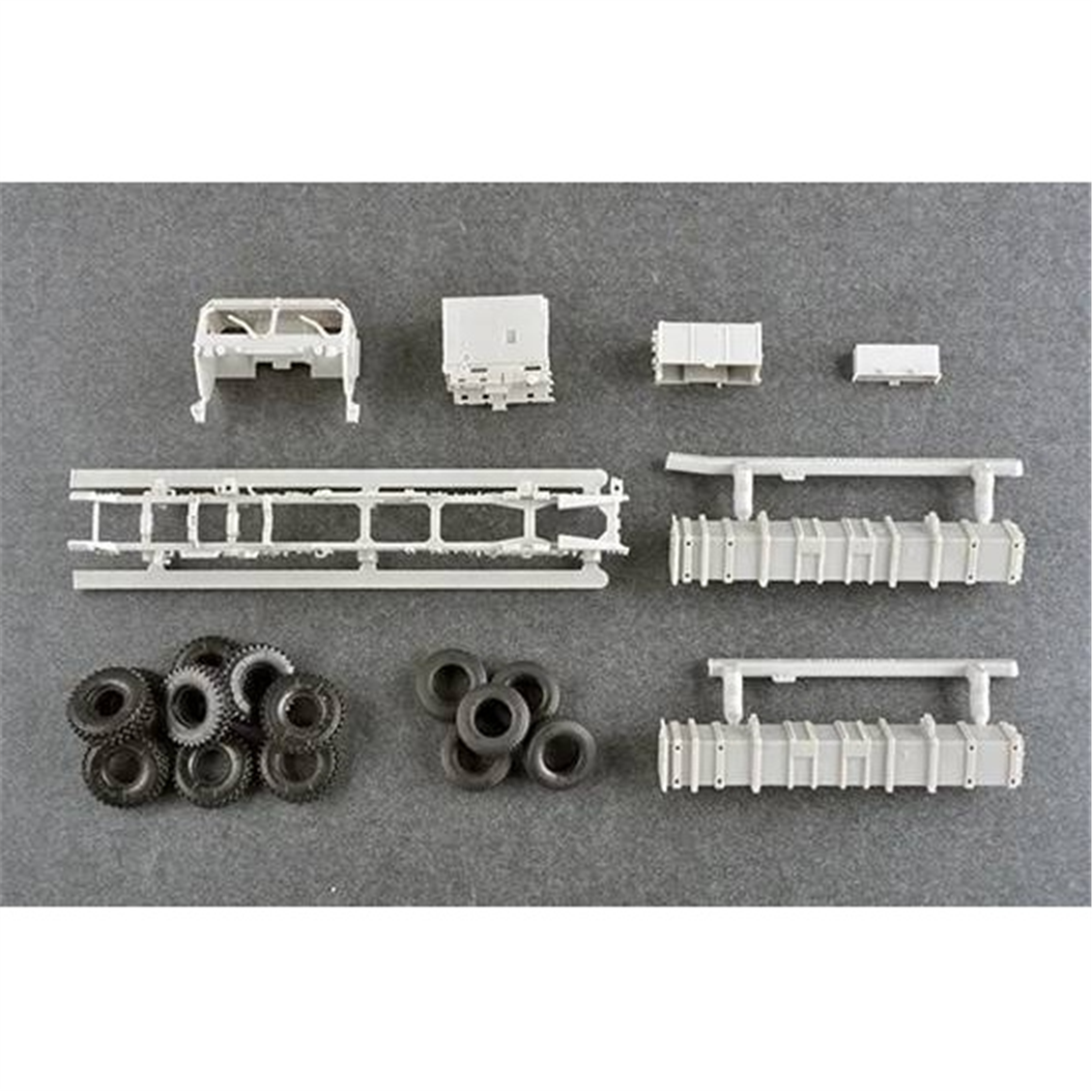 Trumpeter 07158 1/72 Ölçek, M983 HEMTT Çekici & M901 Füze Rampası ve MIM-104 Patriot SAM Füze Sistemi (PAC-2), Plastik Model Ki