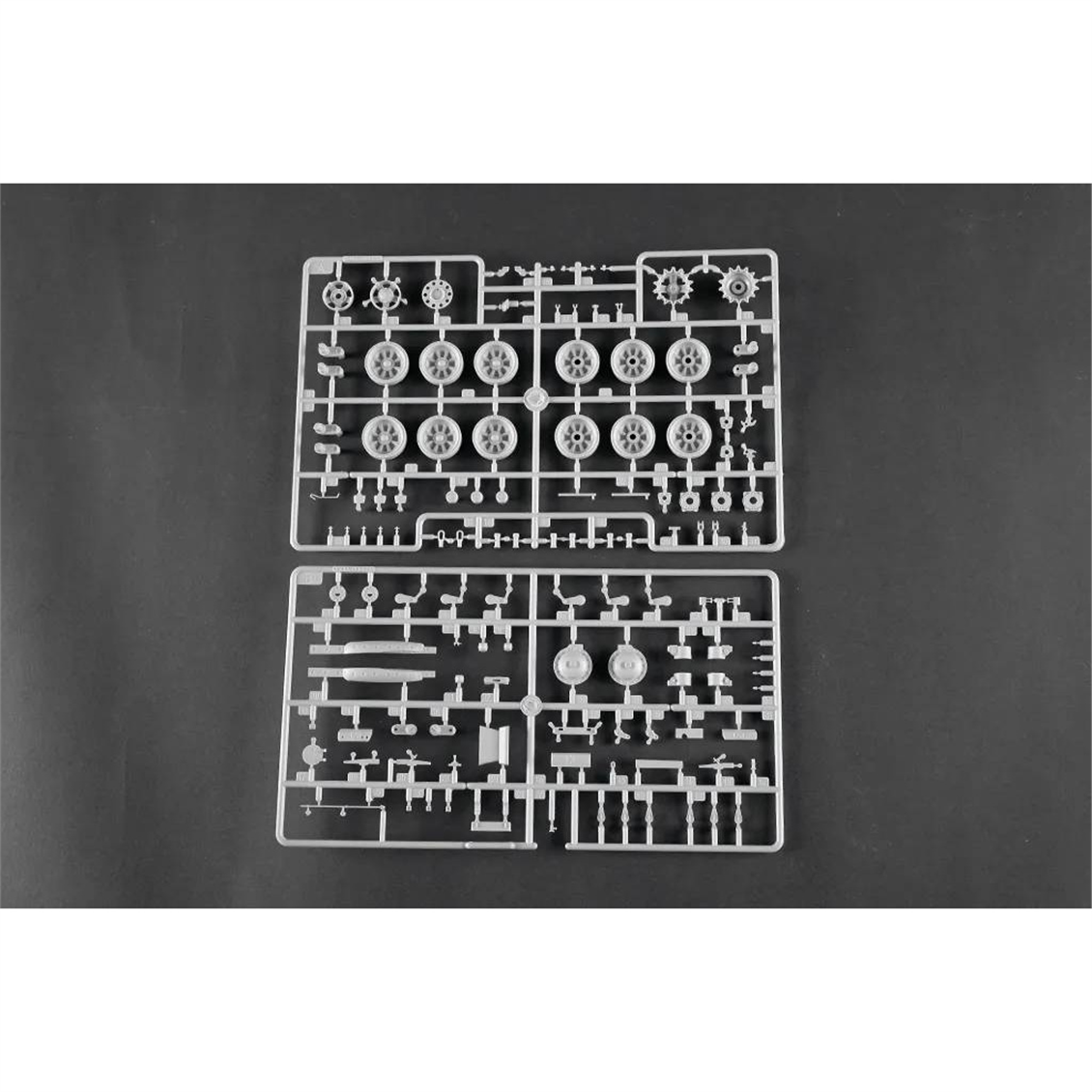 Trumpeter 09604 1/35 Ölçek, T-72M1 MBT, Ana Muharebe Tankı Plastik Model Kiti