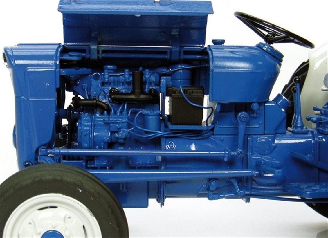 Universal Hobbies UH2902 1/16 Fordson Super Dexta Diesel 2000-US Traktör, Sergilemeye Hazır Metal Tarımsal Makina Modeli