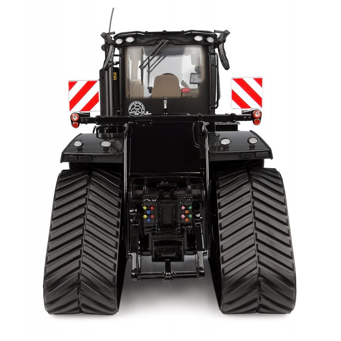 Universal Hobbies UH6820 1/32 Ölçek, Case IH Quadtrac 715 Black Beauty Traktör, Sergilemeye Hazır Tarımsal Makine Modeli