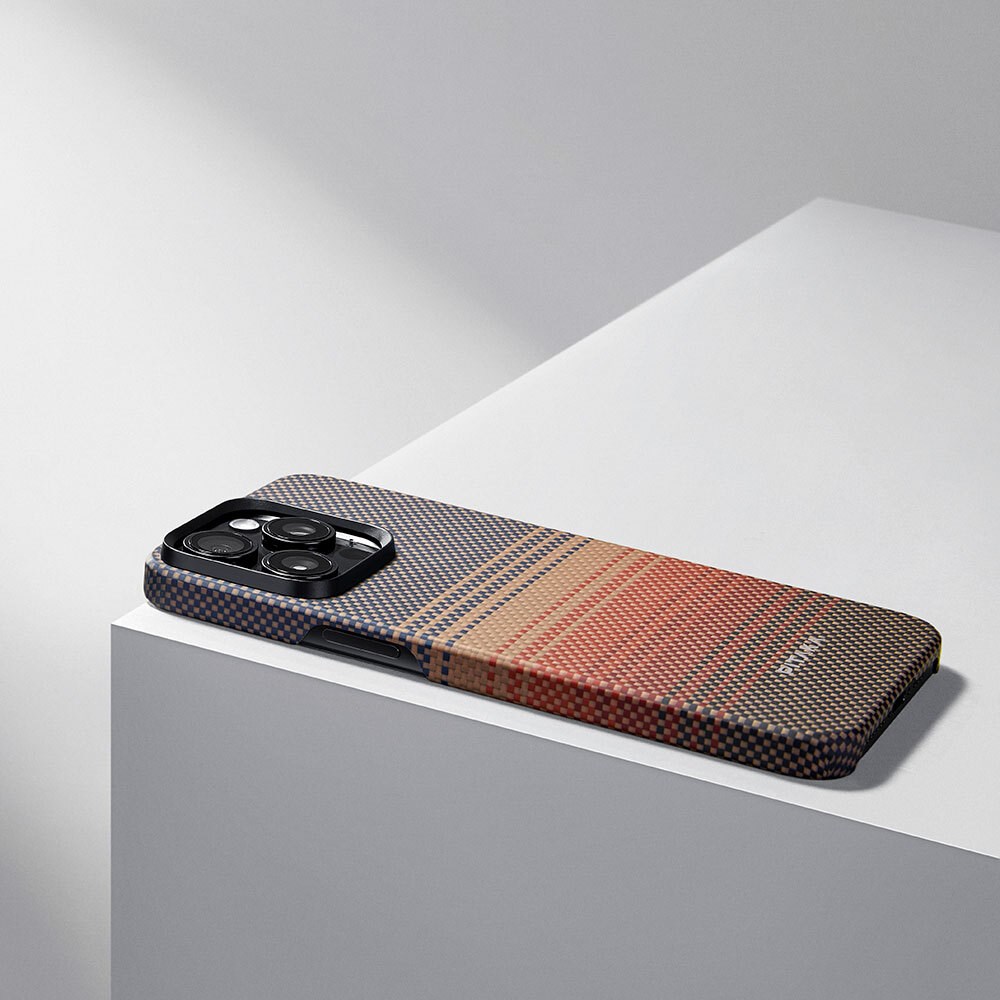 Apple iPhone 15 Pro Kılıf M-safe Şarj Özellikli Aramid Fiber Pitaka Tactile Woven Sunset-Moonrise Serisi Sunset Kapak