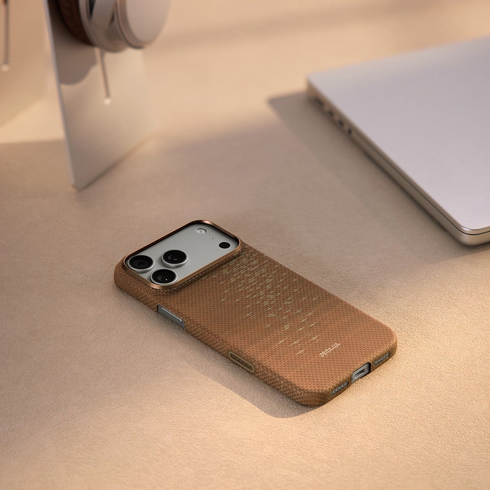 Apple iPhone 17 Pro Max Kılıf M-safe Şarj Özellikli Aramid Fiber Pitaka Glints of Gold Ultra Slim Serisi Kapak
