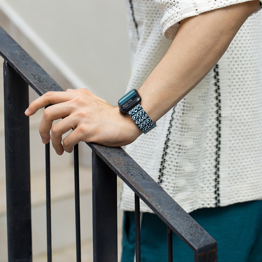 Apple Watch Serisi Uyumlu Aramid Fiber ve Karbon Fiber Pitaka Dreamland ChromaCarbon Serisi Mosaic Universal Kordon