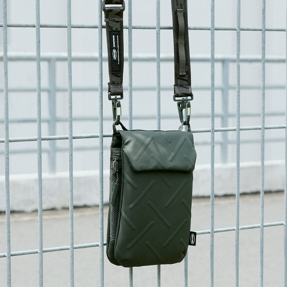 Skinarma Sling Pouch Juno Cross-Hatch Desenli Naylon Scout Boyun Askı Kayışlı Çapraz Vücut Çantası