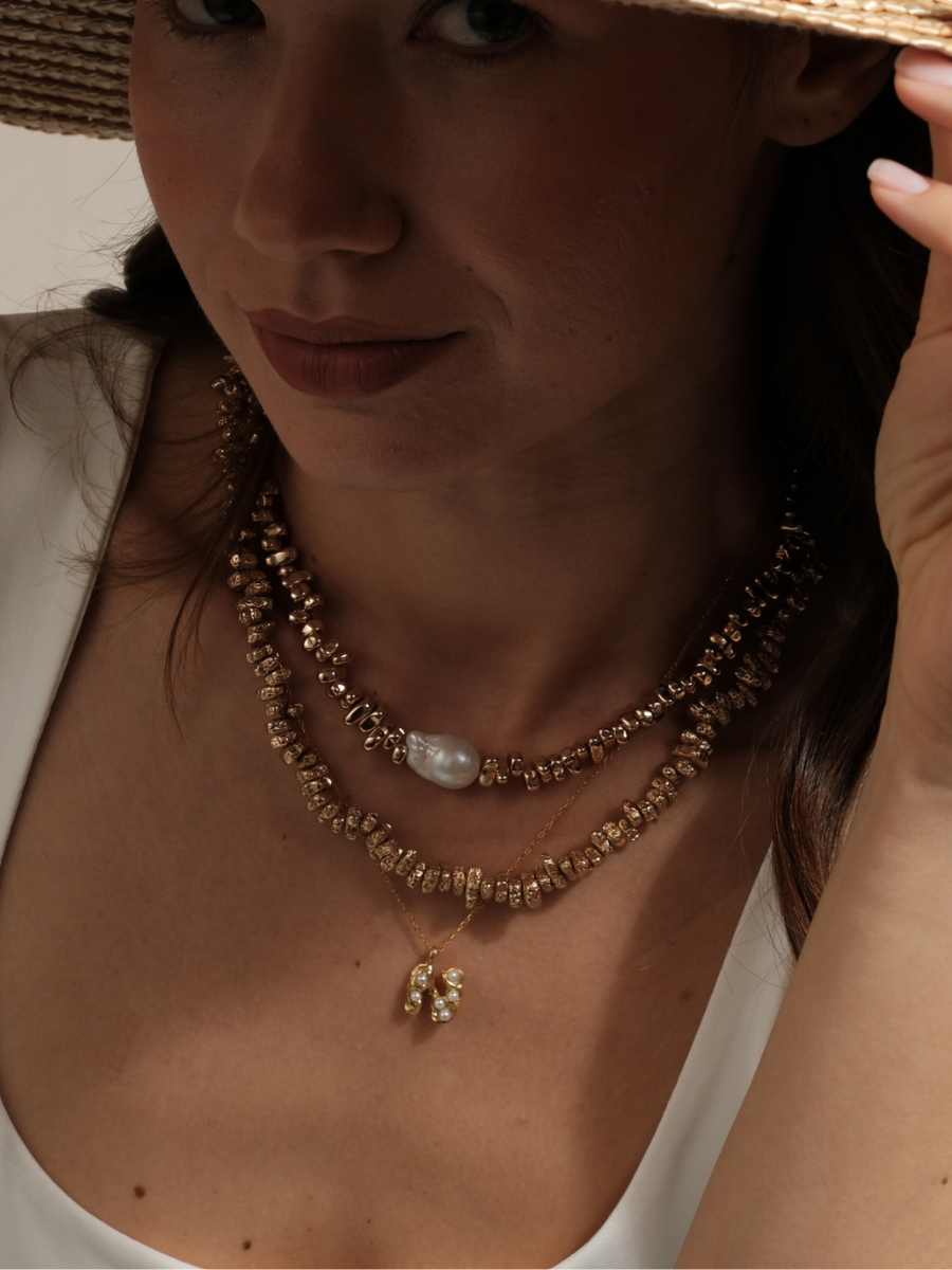 Amorf İncili Harf Kolye