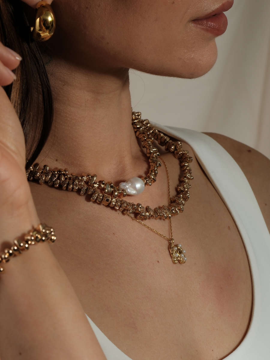 Amorf İncili Harf Kolye