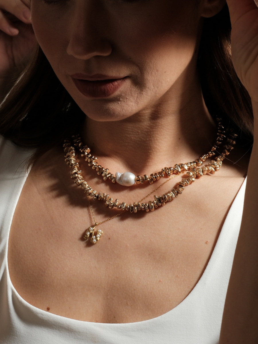 Amorf İncili Harf Kolye