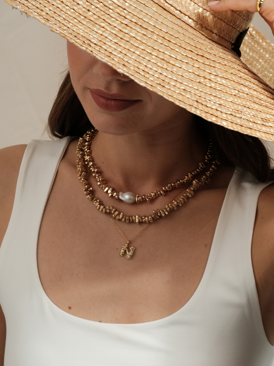 Amorf İncili Harf Kolye