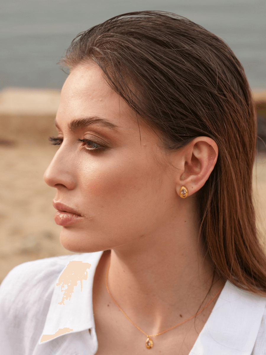 Ella Taşlı Pinli Küpe